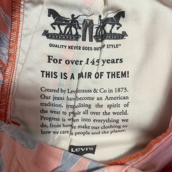 Levi’s Short for Men and Orange  floral color - Picture 6 of 7